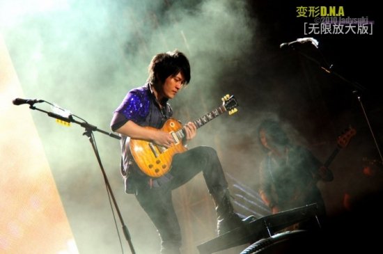 Mayday20100417-monstersolo-nggid03275-ngg0dyn-550x0x100-00f0w010c010r110f110r010t010